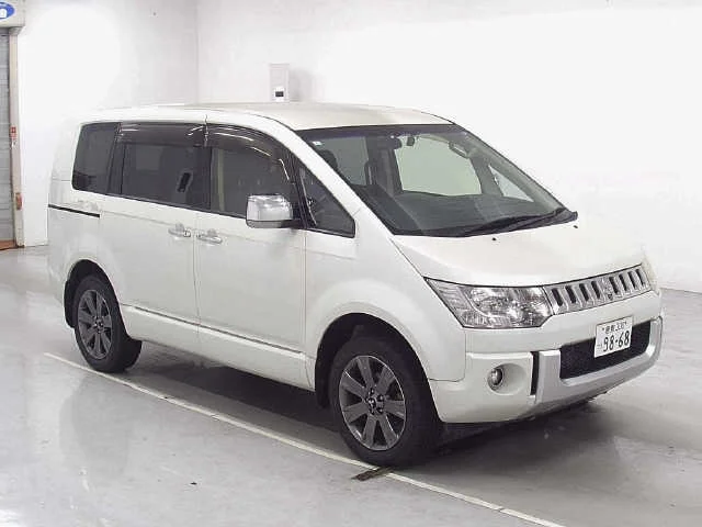 Mitsubishi DELICA D5