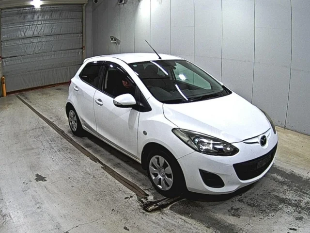 Mazda DEMIO — фото 1