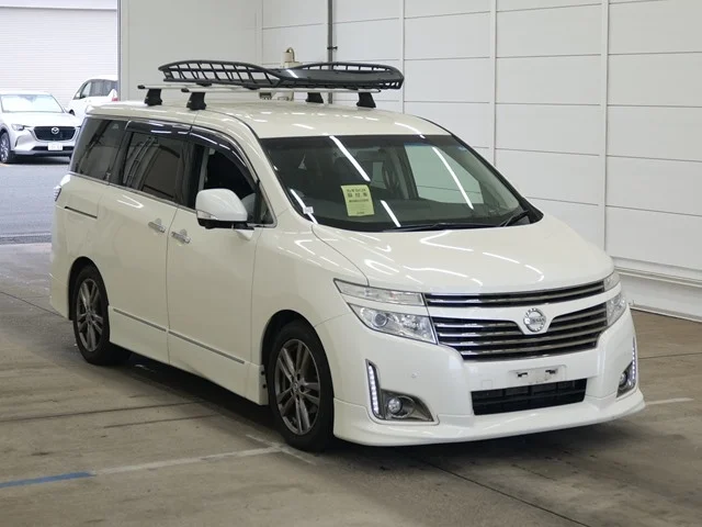 Nissan ELGRAND — фото 1