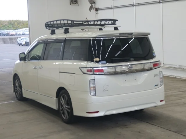 Nissan ELGRAND — фото 2