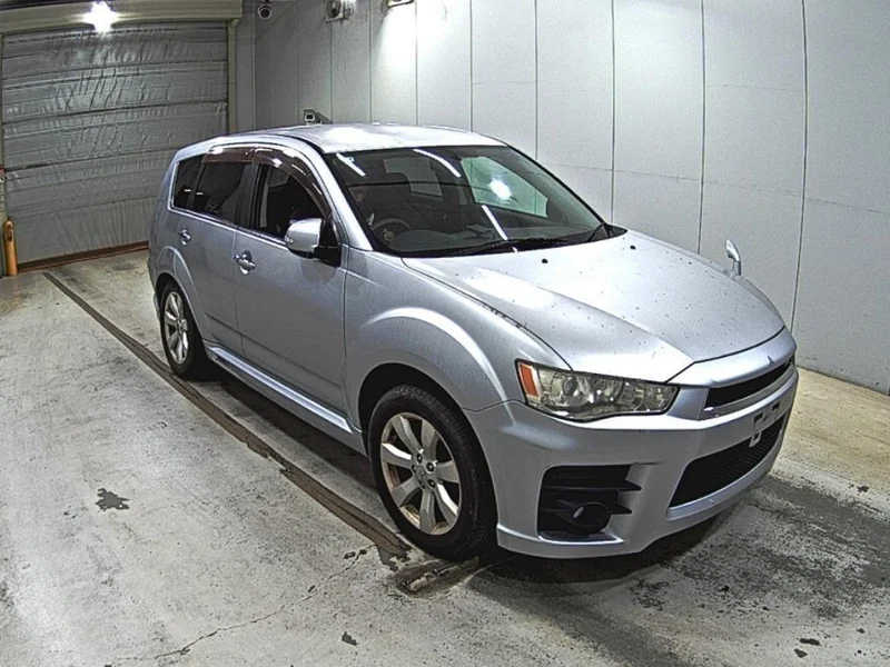 Mitsubishi OUTLANDER — фото 1
