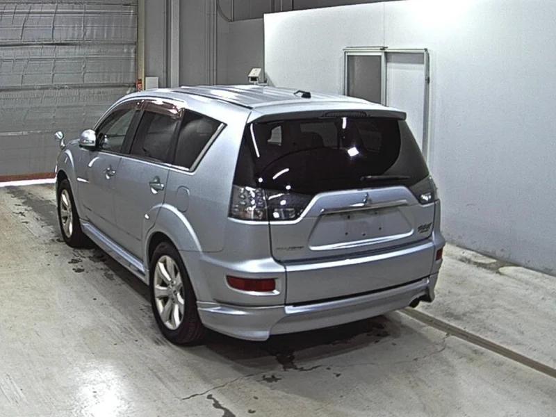 Mitsubishi OUTLANDER — фото 2