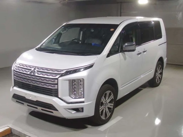 Mitsubishi DELICA D5 — фото 1