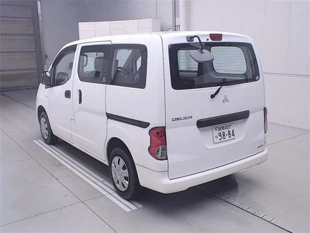 Mitsubishi DELICA — фото 2