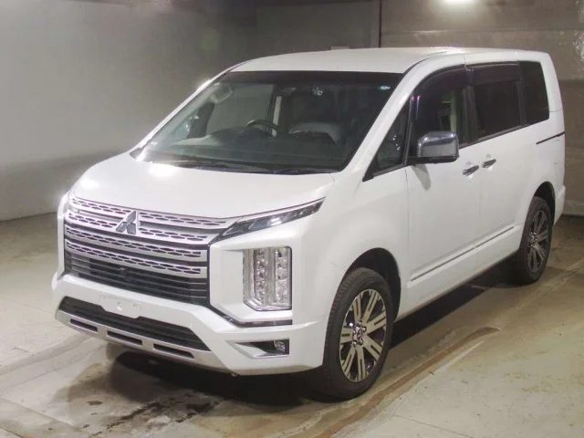 Mitsubishi DELICA D5 — фото 1