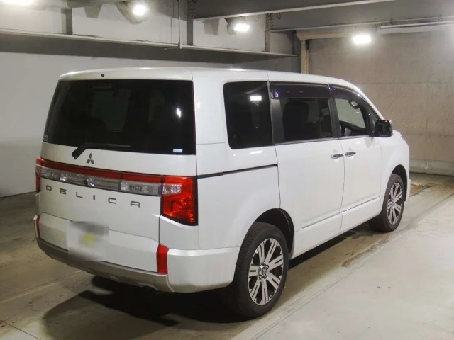 Mitsubishi DELICA D5 — фото 2