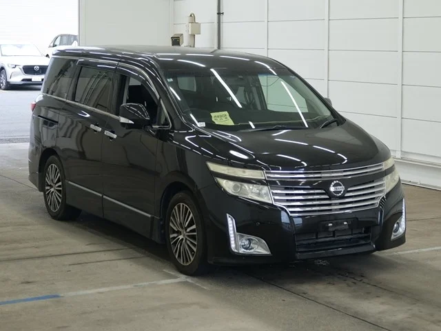 Nissan ELGRAND — фото 1