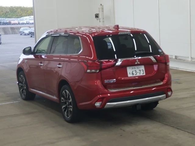 Mitsubishi OUTLANDER PHEV — фото 2