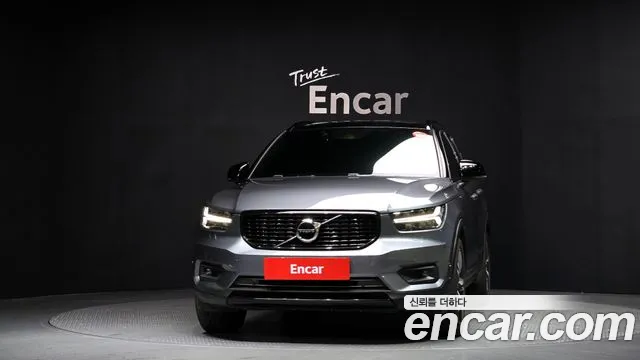 Volvo XC40 — фото 3