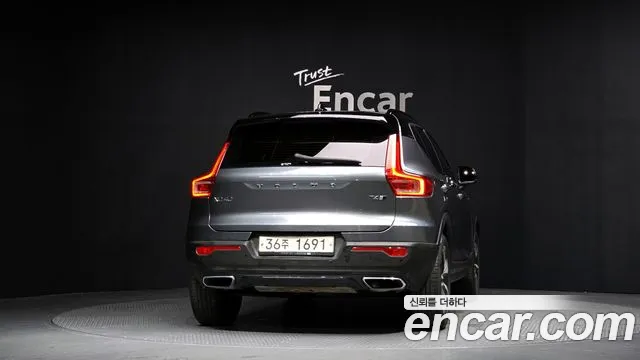 Volvo XC40 — фото 4