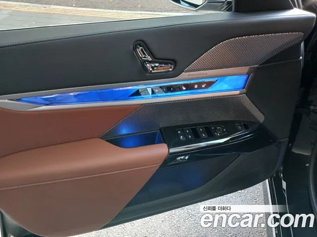 BMW 7-Series — фото 14