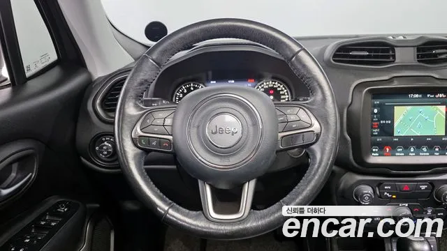 Jeep Renegade — фото 13