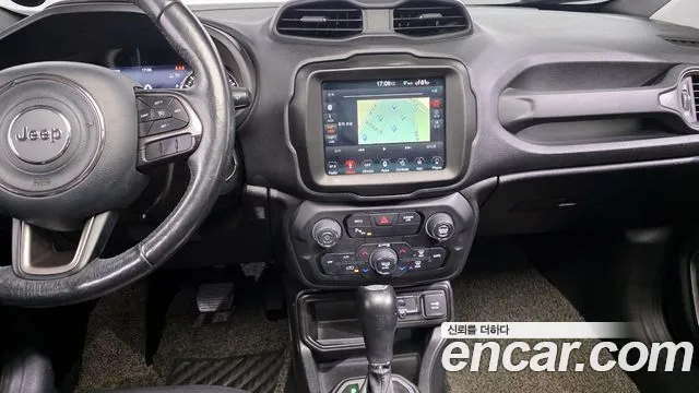 Jeep Renegade — фото 18