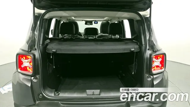 Jeep Renegade — фото 20