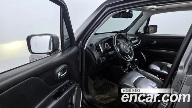 Jeep Renegade — фото 10