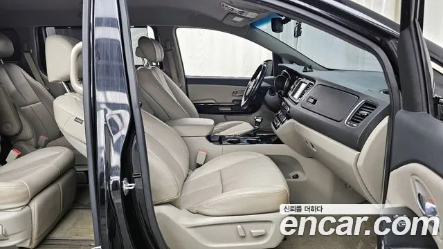 Kia Carnival — фото 11