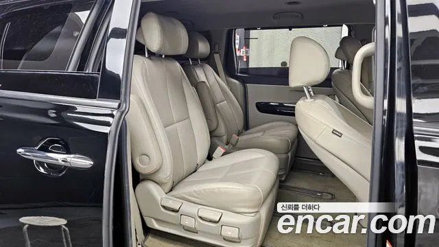 Kia Carnival — фото 12