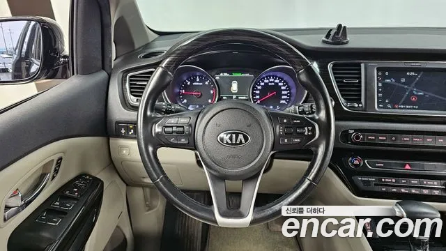 Kia Carnival — фото 13