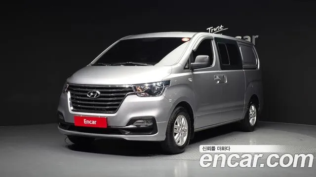 Hyundai Starex — фото 1