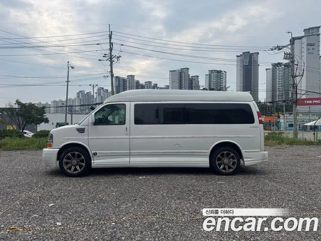 Chevrolet Express Van — фото 1