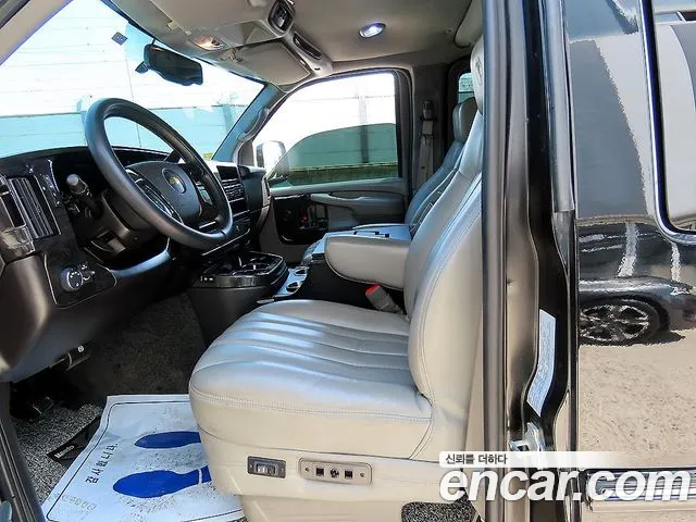 Chevrolet Express Van — фото 5