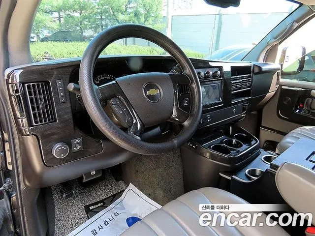 Chevrolet Express Van — фото 9