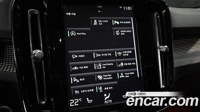 Volvo XC40 — фото 18
