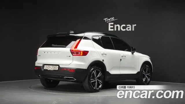Volvo XC40 — фото 2