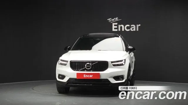 Volvo XC40 — фото 3