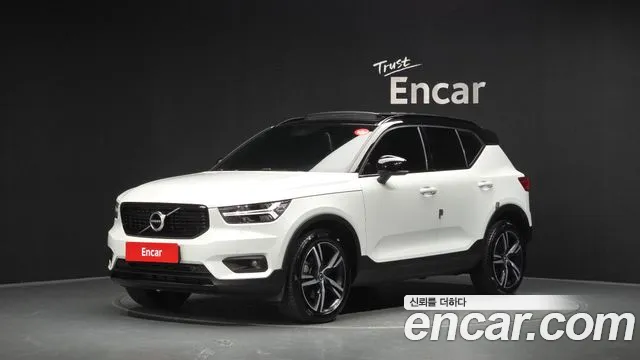 Volvo XC40 — фото 1