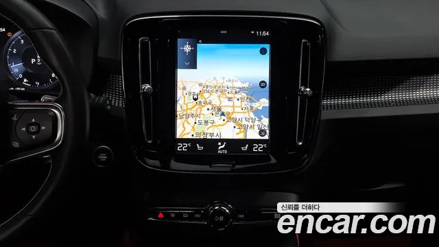 Volvo XC40 — фото 15