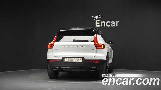 Volvo XC40 — фото 4