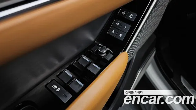 Land Rover Range Rover Velar — фото 16