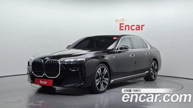 BMW i7