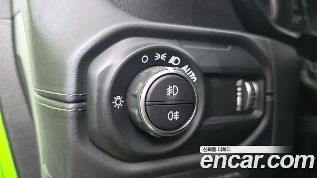 Jeep Wrangler — фото 17