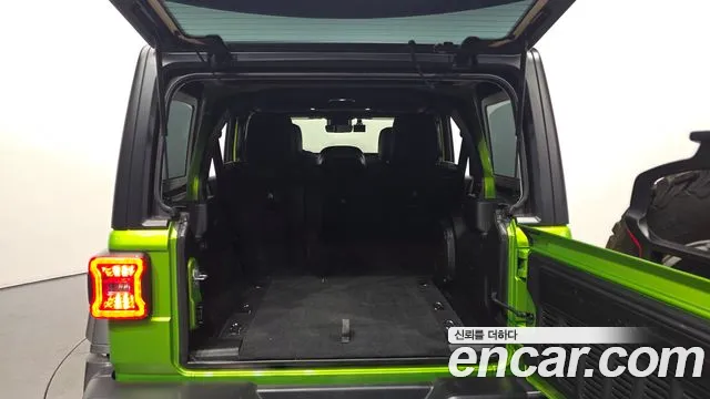 Jeep Wrangler — фото 18