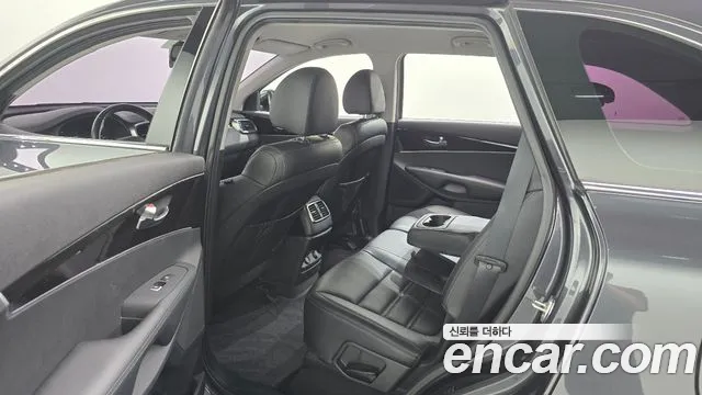 Kia Sorento — фото 12