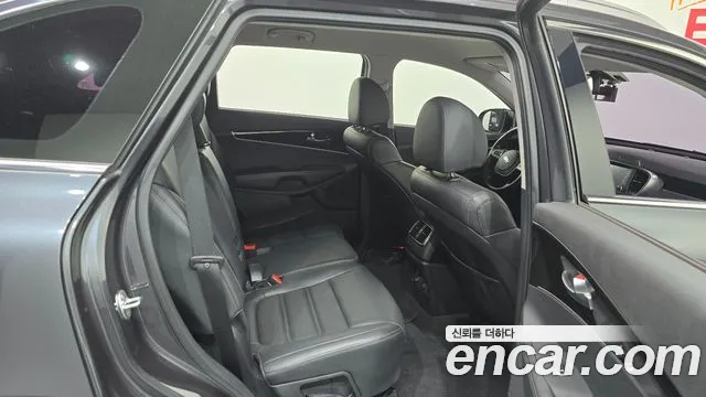 Kia Sorento — фото 11