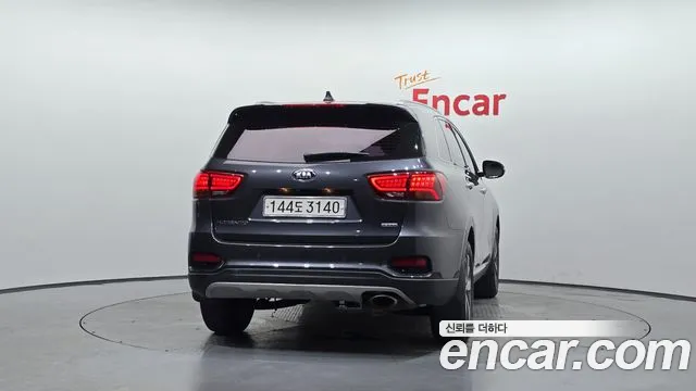 Kia Sorento — фото 4