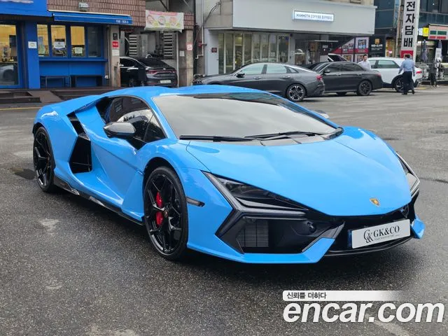 Lamborghini Revuelto