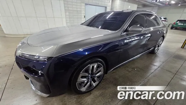 BMW i7