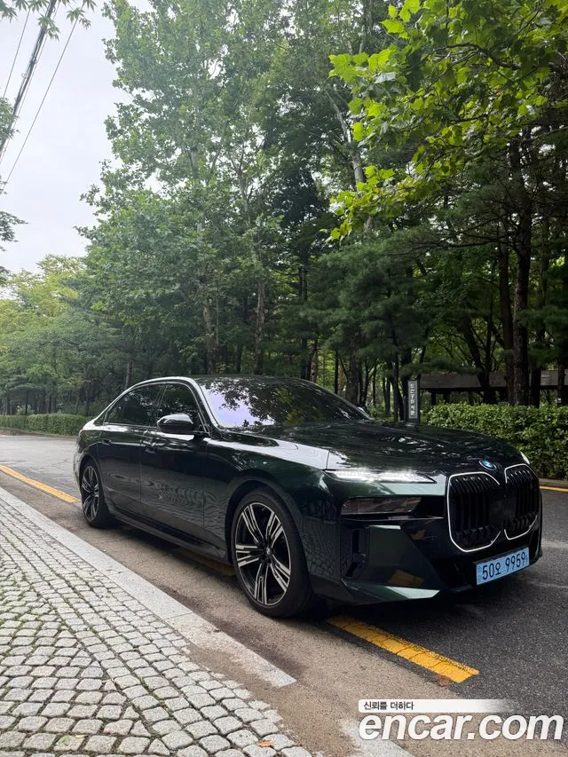 BMW i7