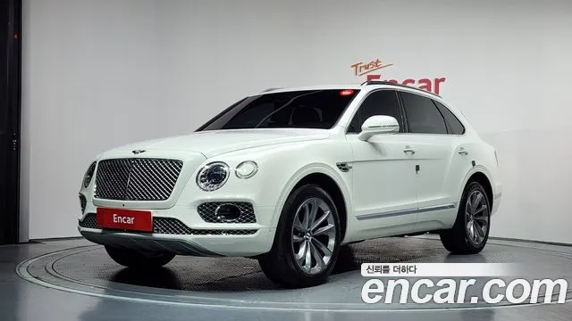 Bentley Bentayga — фото 1