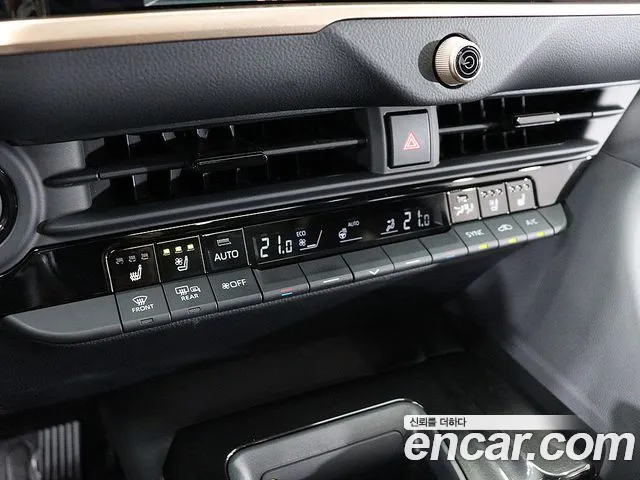 Toyota Crown — фото 17