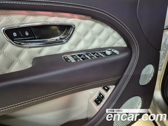 Bentley Bentayga — фото 14