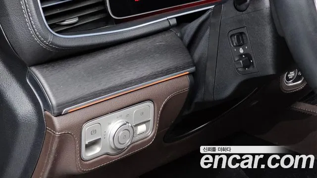 Mercedes-Benz GLS-Class — фото 13
