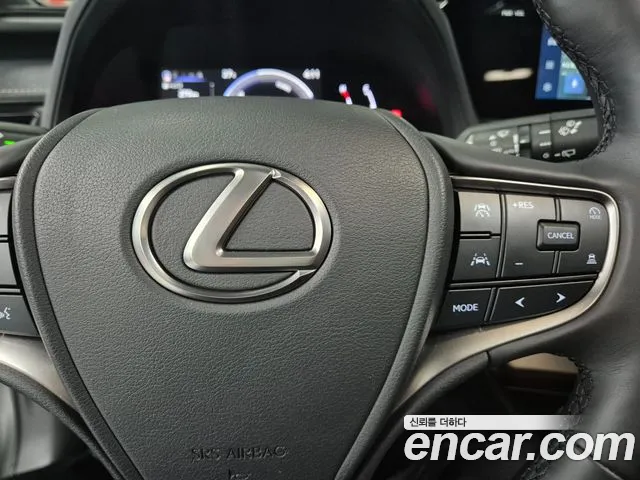 Lexus UX — фото 18