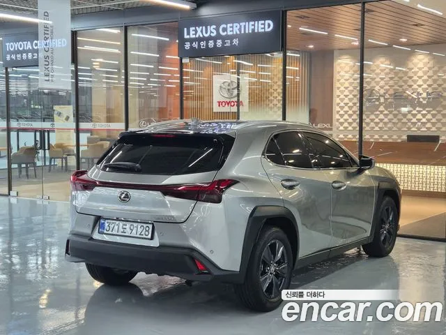 Lexus UX — фото 2