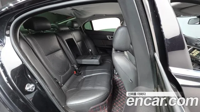 Jaguar XF — фото 19