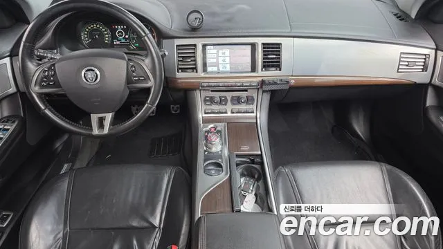 Jaguar XF — фото 7
